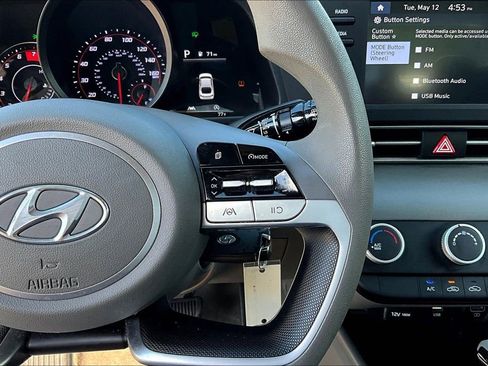 Used 2021 Hyundai Elantra SE FWD image 12
