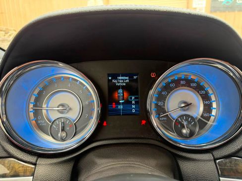 Used 2014 Chrysler 300 C RWD image 30
