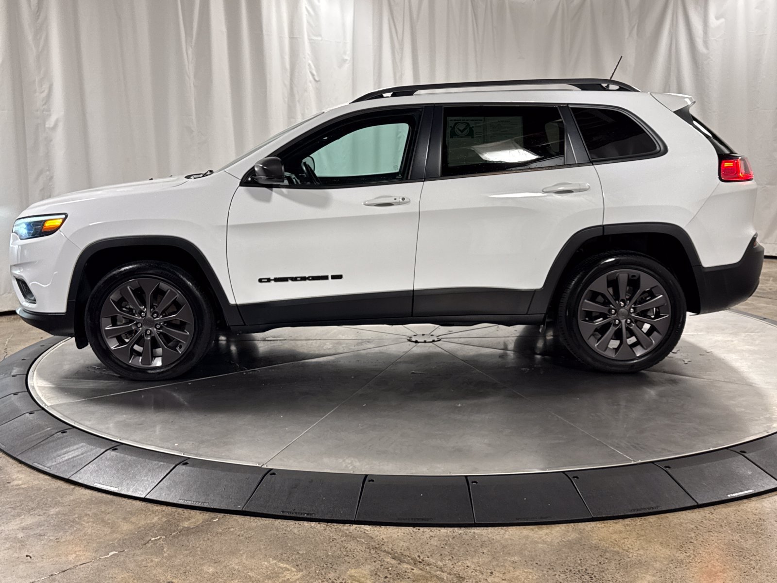 Used 2021 Jeep Cherokee Latitude Lux 80th Anniv w/ Quick Order Package 26U 80TH AWD/4WD image 8