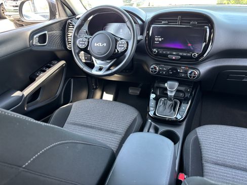 Certified 2023 Kia Soul EX FWD image 12