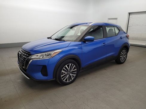 Used 2021 Nissan Kicks SV image 2