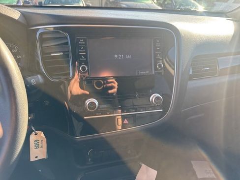 Used 2020 Mitsubishi Outlander ES image 8