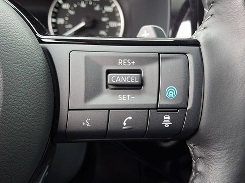 Used 2023 Nissan Pathfinder SL AWD/4WD image 24
