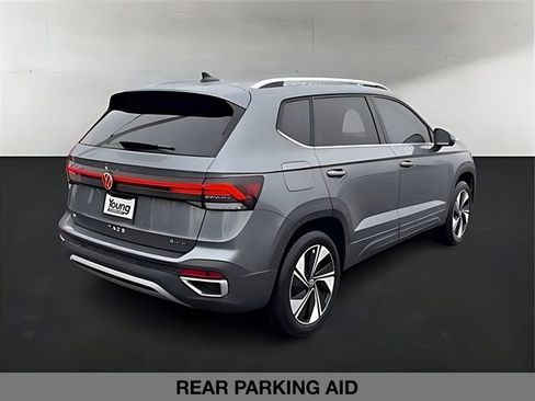 Used 2025 Volkswagen Taos SE w/ Panoramic Sunroof Package AWD/4WD image 4