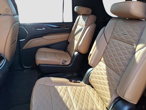Used 2023 Cadillac Escalade ESV Premium Luxury image 13