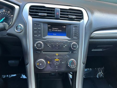 Used 2017 Ford Fusion SE FWD image 13