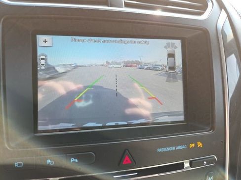 Used 2017 Ford Explorer Platinum image 15