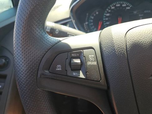 Used 2020 Chevrolet Trax LT FWD image 21