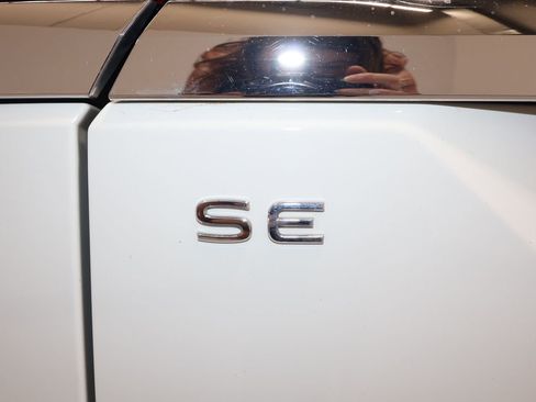 Used 2025 Volkswagen Atlas SE image 34