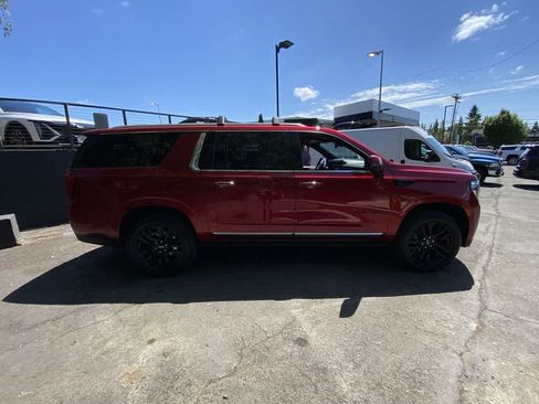 Used 2024 GMC Yukon XL Denali AWD/4WD image 7