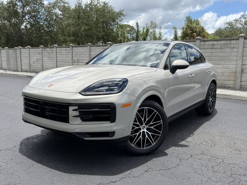Certified 2025 Porsche Cayenne Coupe AWD/4WD image 1