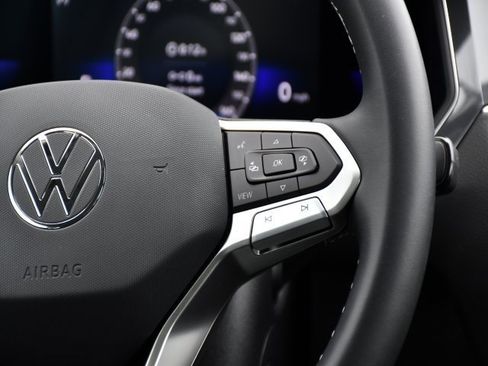 Used 2022 Volkswagen Tiguan SE image 28