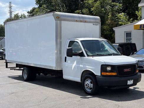 Used 2014 GMC Savana 3500 Extended RWD image 2