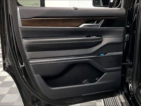 Used 2023 Jeep Grand Wagoneer Series II w/ Flexible Seating Group AWD/4WD image 22