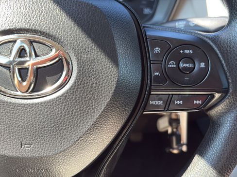 Used 2025 Toyota Corolla LE FWD image 15