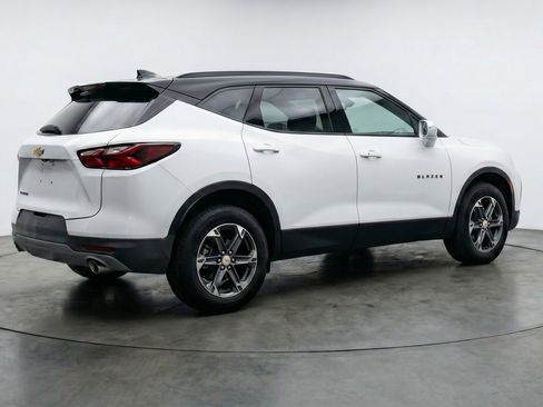 Used 2025 Chevrolet Blazer LT FWD image 9