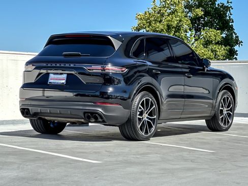 Used 2023 Porsche Cayenne Platinum Edition AWD/4WD image 8