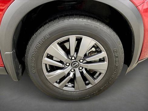 Used 2023 Nissan Pathfinder SV w/ SV Premium Package image 32