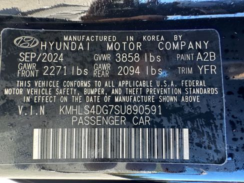 Certified 2025 Hyundai Elantra SEL image 32