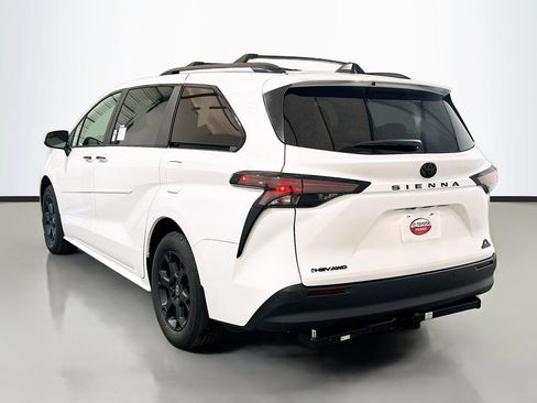 New 2026 Toyota Sienna XLE Woodland Edition AWD/4WD image 6