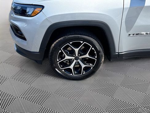 Used 2026 Jeep Compass Limited AWD/4WD image 35