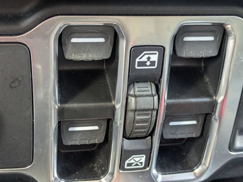 Used 2024 Jeep Wrangler Unlimited Sahara AWD/4WD image 30