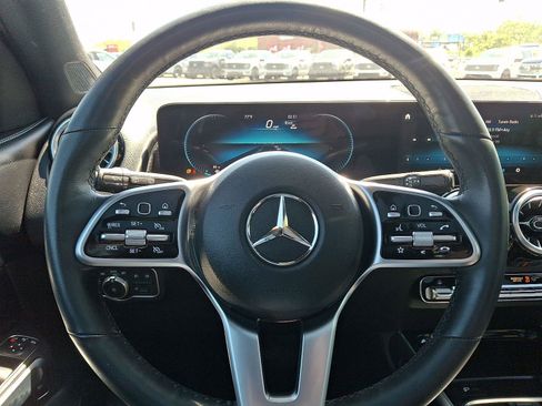 Used 2023 Mercedes-Benz GLB 250 4MATIC image 19