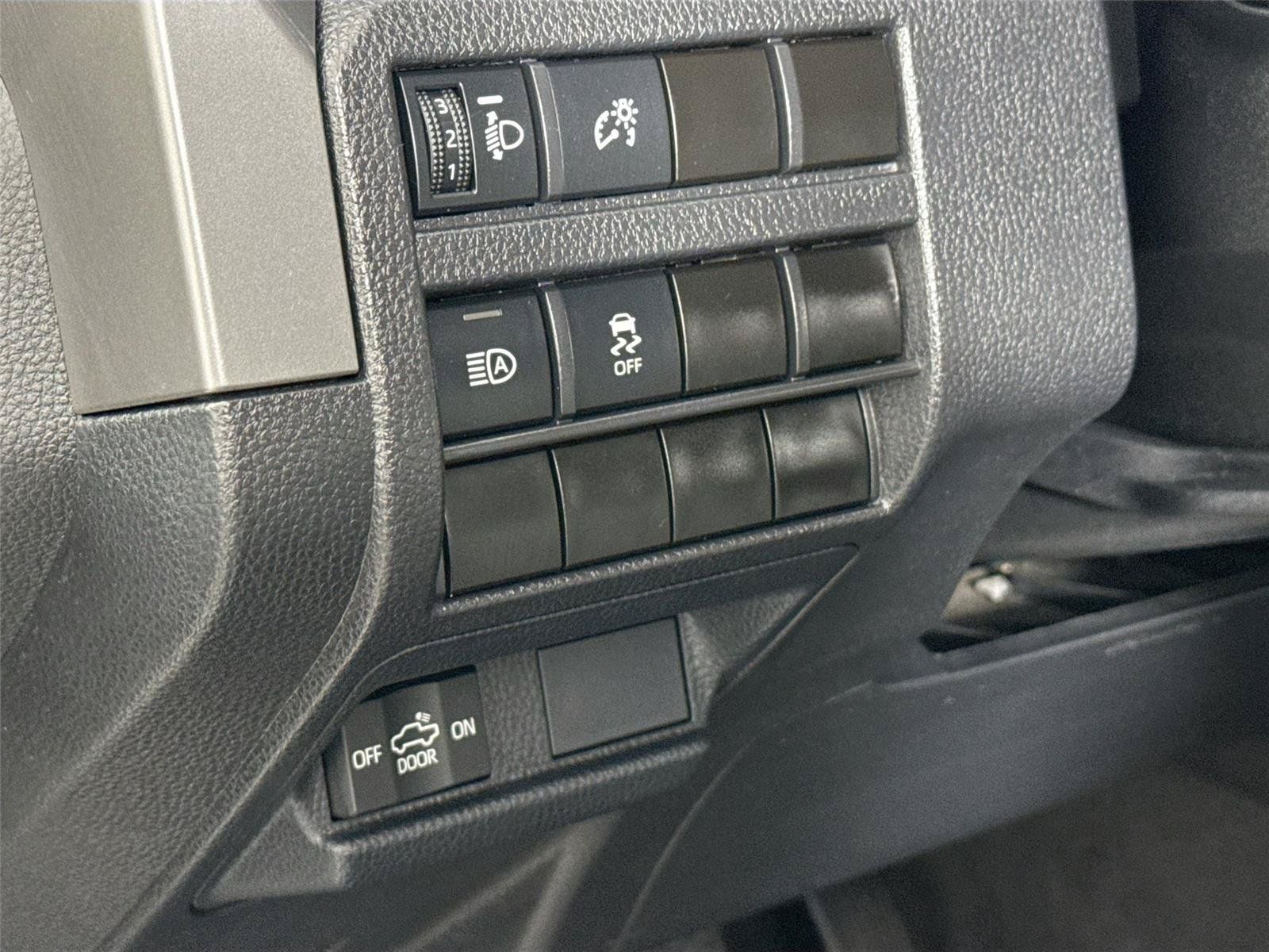Used 2024 Toyota Tacoma TRD Off-Road AWD/4WD image 15