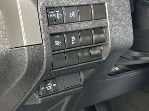 Certified 2024 Toyota Tacoma TRD Off-Road AWD/4WD image 15