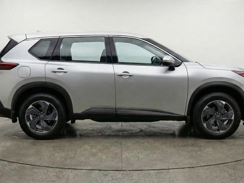 Used 2025 Nissan Rogue SV image 11