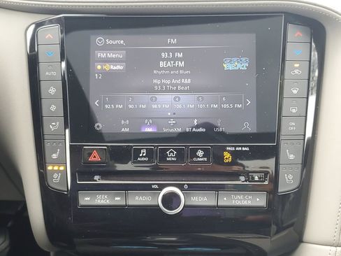 Used 2023 INFINITI QX50 Sensory image 32