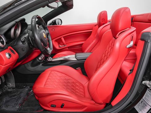 Used 2010 Ferrari California RWD image 39
