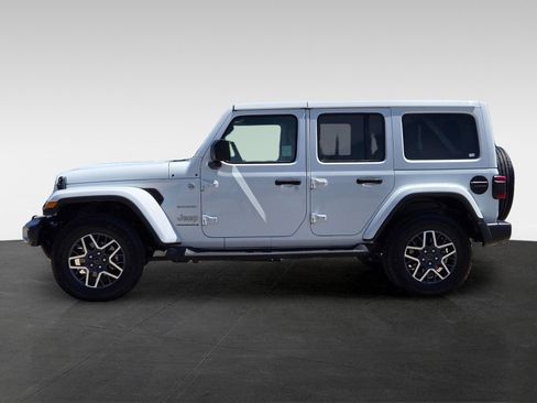 Used 2024 Jeep Wrangler Unlimited Sahara AWD/4WD image 8