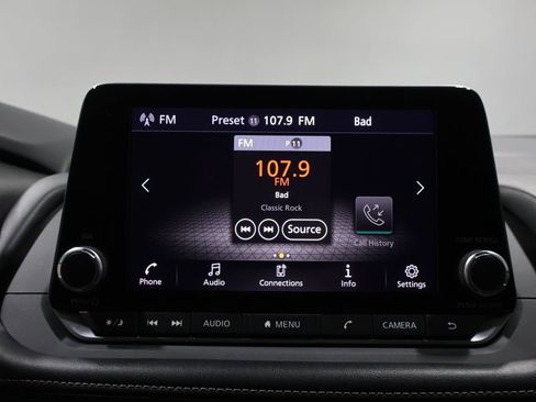 Used 2025 Nissan Rogue SV image 25