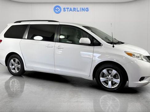 Used 2013 Toyota Sienna LE FWD image 12