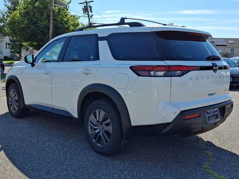 Certified 2023 Nissan Pathfinder SV AWD/4WD image 4