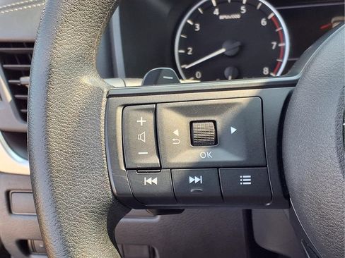 Used 2024 Nissan Rogue S FWD image 16