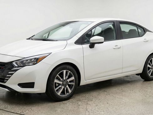 Used 2025 Nissan Versa SV image 3