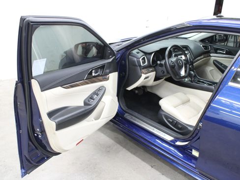 Used 2017 Nissan Maxima Platinum image 9