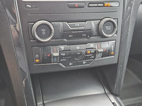 Used 2019 Ford Explorer XLT w/ Equipment Group 202A image 20