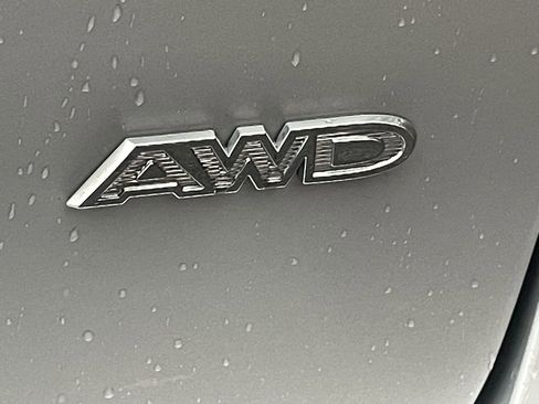 Used 2024 Chrysler Pacifica Touring-L image 21