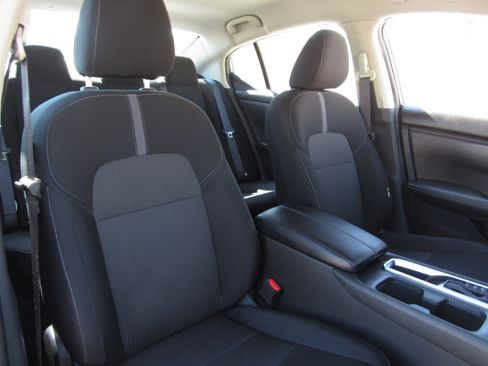 Used 2025 Nissan Sentra SV w/ All-Weather Package FWD image 10