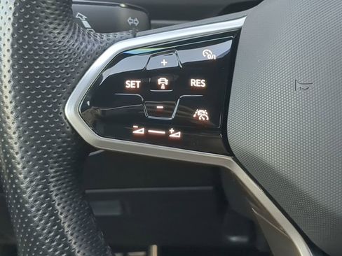 Used 2023 Volkswagen Tiguan SE R-Line image 23