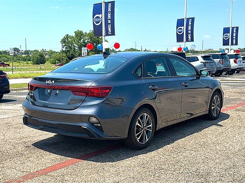 Used 2024 Kia Forte LXS FWD image 8