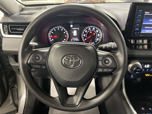 Used 2022 Toyota RAV4 XLE w/ Carpet Mat Package (TMS) image 15