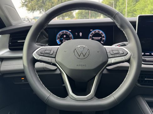 Used 2026 Volkswagen Tiguan SE FWD image 10