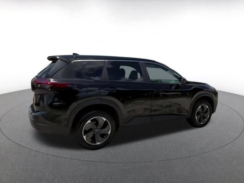 Used 2025 Nissan Rogue SV AWD/4WD image 14