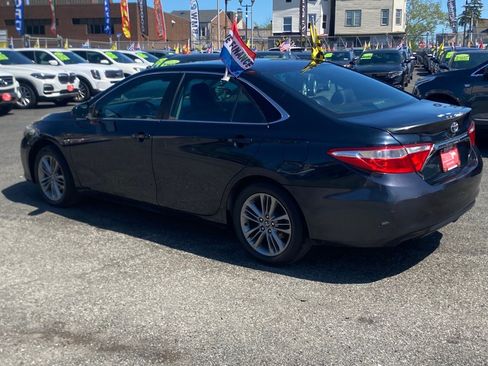 Used 2017 Toyota Camry SE FWD image 4