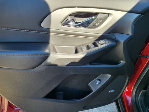 Used 2020 Chevrolet Traverse LT w/ LT Premium Package image 11