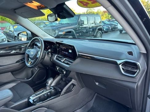 Used 2024 Chevrolet TrailBlazer LT w/ Convenience Package FWD image 28